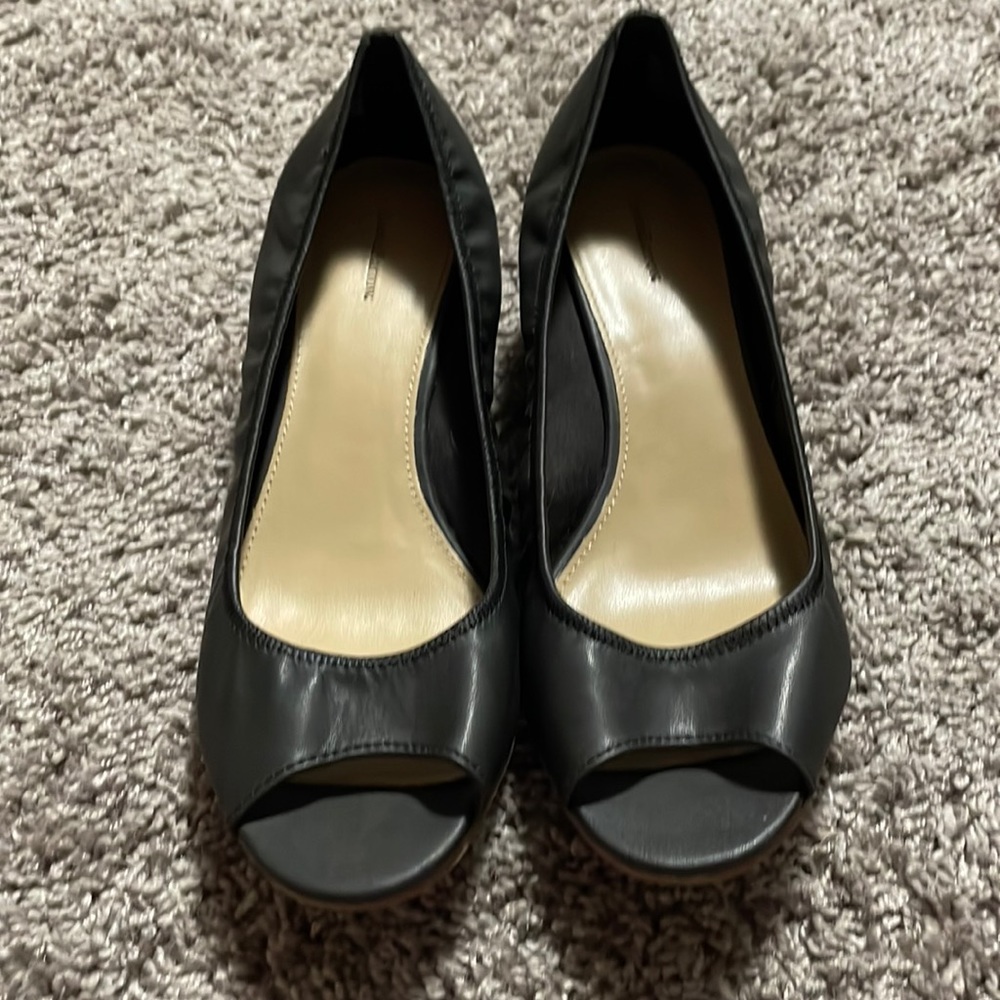 Black wedge heels